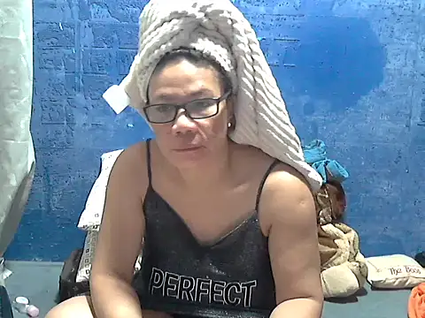 hotchilimom online show from June 2026 10:09:01 AM