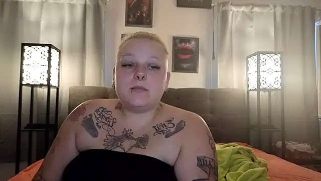 Lady Peggi online show from June 2026 06:28:02 PM