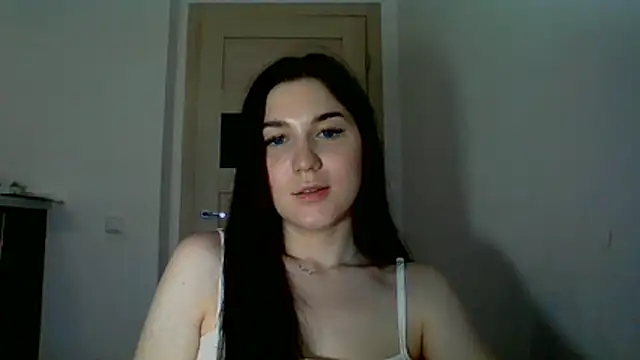 Snapshot of Katiee_Foxi chatting on June 2026 06:43:02 PM Katiee Foxi online show from June 2026 06:43:02 PM