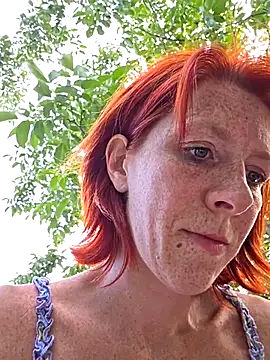 Snapshot of PoppyBoop chatting on June 2026 04:10:01 PM PoppyBoop online show from June 2026 04:10:01 PM