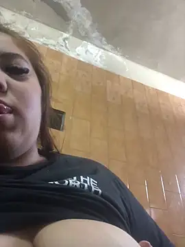 Snapshot of alexaparedes00 chatting on May 2026 03:50:01 PM alexaparedes00 online show from May 2026 03:50:01 PM