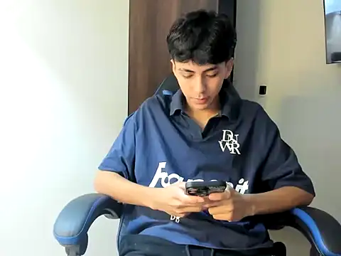 Snapshot of Ian_andrey chatting on June 2026 09:25:01 PM Ian andrey online show from June 2026 09:25:01 PM