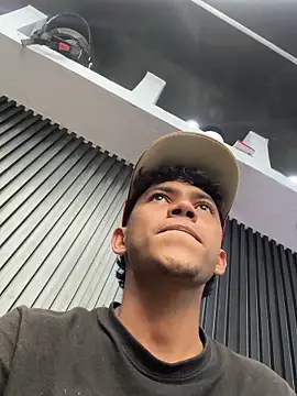 Snapshot of thecamilo chatting on May 2026 07:33:02 PM thecamilo online show from May 2026 07:33:02 PM