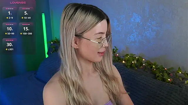 LindaThackerr online show from June 2026 05:57:01 AM