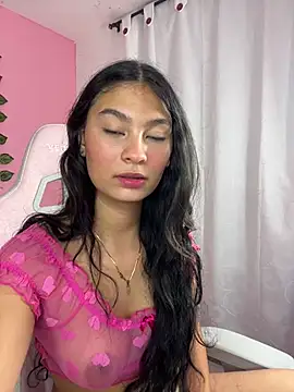 Snapshot of melody_flowers18 chatting on May 2026 02:40:01 AM melody flowers18 online show from May 2026 02:40:01 AM