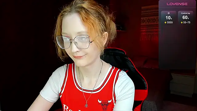 Snapshot of LunaTerry chatting on June 2026 07:54:02 AM LunaTerry online show from June 2026 07:54:02 AM