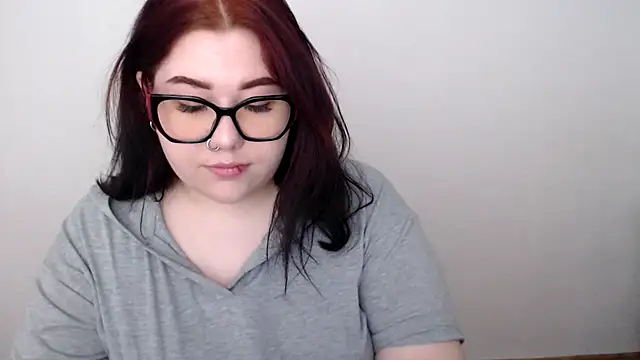 Snapshot of KarolinasHot chatting on May 2026 07:46:01 AM KarolinasHot online show from May 2026 07:46:01 AM