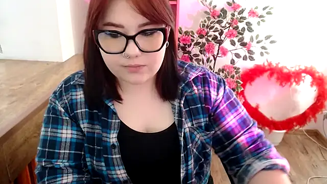 Snapshot of KarolinasHot chatting on June 2026 01:24:02 PM KarolinasHot online show from June 2026 01:24:02 PM