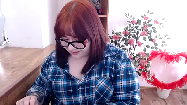 Snapshot of KarolinasHot chatting on June 2026 05:03:02 PM KarolinasHot online show from June 2026 05:03:02 PM