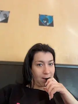 Snapshot of MissElya chatting on May 2026 05:15:01 AM MissElya online show from May 2026 05:15:01 AM