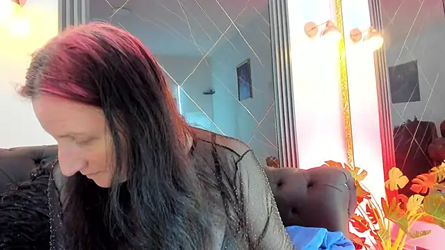 CloeMature online show from August 2026 10:00:02 PM