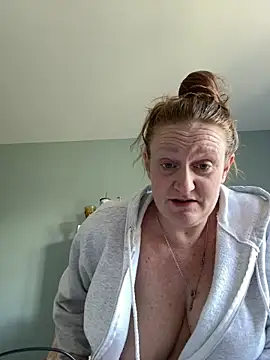 Snapshot of Kellilyn10 chatting on May 2026 08:32:01 PM Kellilyn10 online show from May 2026 08:32:01 PM