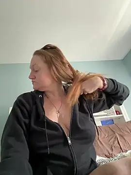 Snapshot of Kellilyn10 chatting on June 2026 03:34:02 PM Kellilyn10 online show from June 2026 03:34:02 PM