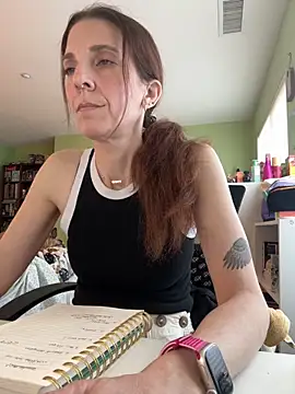 Snapshot of Raevyn chatting on May 2026 05:52:01 PM Raevyn online show from May 2026 05:52:01 PM