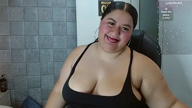 Snapshot of Princess_Xoxo chatting on June 2026 07:17:02 PM Princess Xoxo online show from June 2026 07:17:02 PM