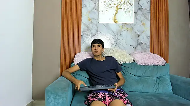Snapshot of BOUL_GUYS chatting on May 2026 01:47:02 AM BOUL GUYS online show from May 2026 01:47:02 AM