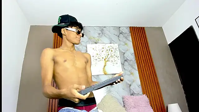Snapshot of BOUL_GUYS chatting on May 2026 01:23:02 AM BOUL GUYS online show from May 2026 01:23:02 AM