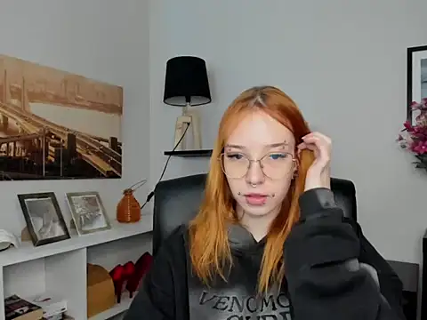 Snapshot of foxSonya chatting on May 2026 05:35:01 AM foxSonya online show from May 2026 05:35:01 AM