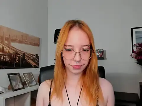 Snapshot of foxSonya chatting on May 2026 05:37:02 AM foxSonya online show from May 2026 05:37:02 AM
