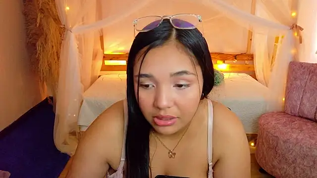 leoneriss online show from June 2026 07:47:02 PM