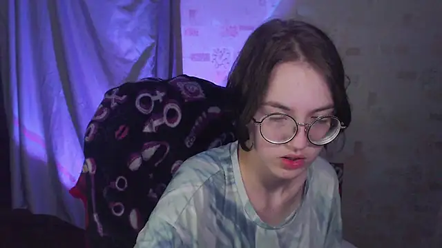 Alessa Kiss online show from June 2026 07:30:02 PM