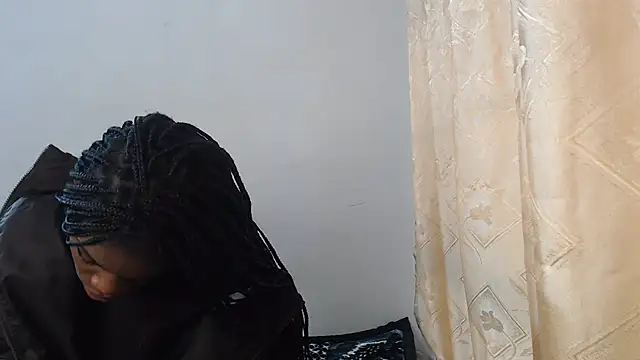 Snapshot of PetiteBarbie_05 chatting on August 2026 07:32:02 AM PetiteBarbie 05 online show from August 2026 07:32:02 AM