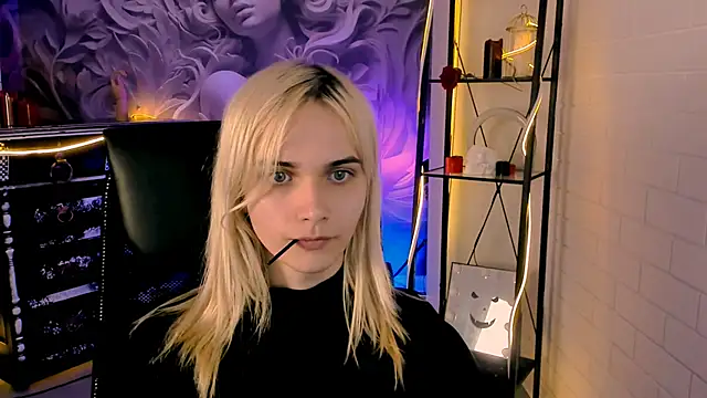 Snapshot of DanaWint chatting on May 2026 01:08:01 PM DanaWint online show from May 2026 01:08:01 PM
