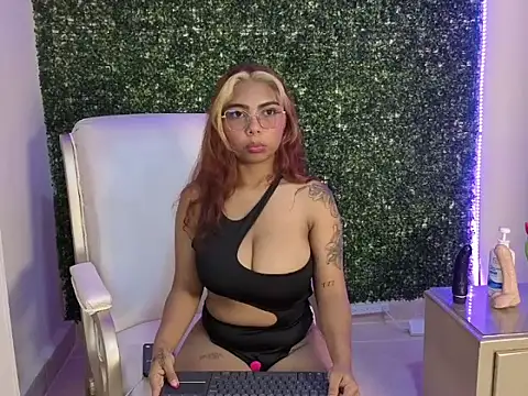 Snapshot of Katy_love222 chatting on May 2026 04:58:02 PM Katy love222 online show from May 2026 04:58:02 PM