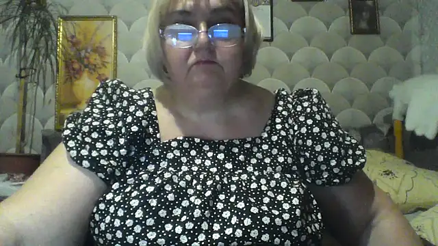 Snapshot of MarinaFarina53 chatting on June 2026 06:57:01 PM MarinaFarina53 online show from June 2026 06:57:01 PM