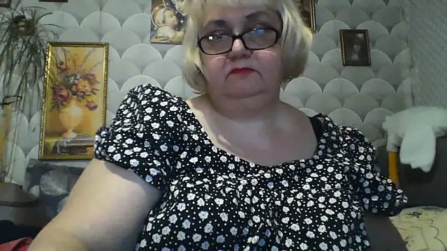 Snapshot of MarinaFarina53 chatting on June 2026 04:51:02 PM MarinaFarina53 online show from June 2026 04:51:02 PM