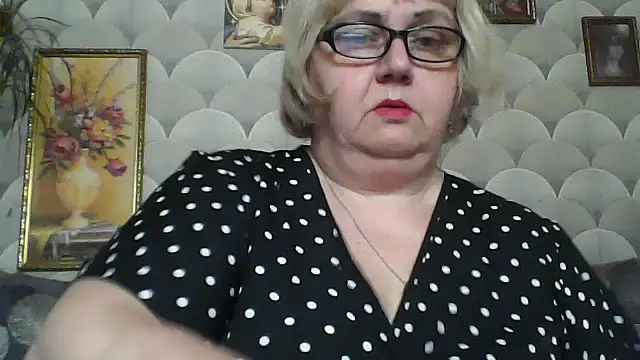 Snapshot of MarinaFarina53 chatting on June 2026 12:19:02 PM MarinaFarina53 online show from June 2026 12:19:02 PM