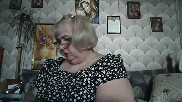 Snapshot of MarinaFarina53 chatting on June 2026 05:04:01 AM MarinaFarina53 online show from June 2026 05:04:01 AM