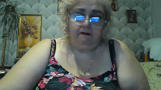 Snapshot of MarinaFarina53 chatting on June 2026 05:22:01 PM MarinaFarina53 online show from June 2026 05:22:01 PM