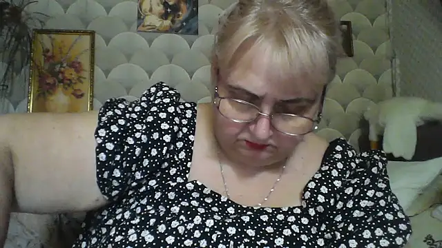 Snapshot of MarinaFarina53 chatting on June 2026 06:29:01 AM MarinaFarina53 online show from June 2026 06:29:01 AM