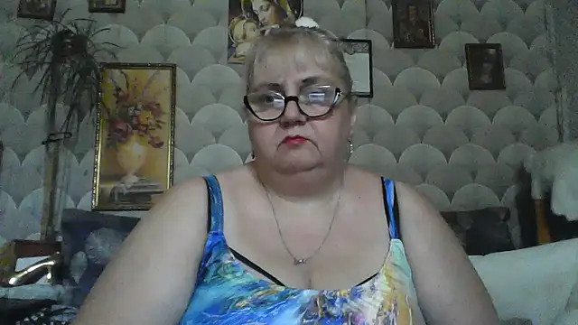 Snapshot of MarinaFarina53 chatting on June 2026 02:01:01 PM MarinaFarina53 online show from June 2026 02:01:01 PM