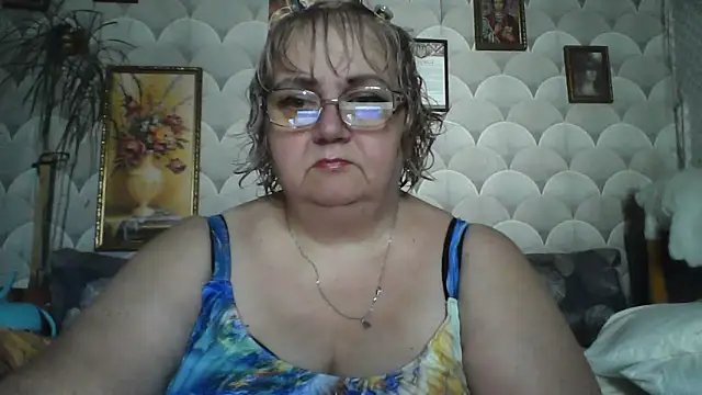 Snapshot of MarinaFarina53 chatting on June 2026 05:02:02 AM MarinaFarina53 online show from June 2026 05:02:02 AM