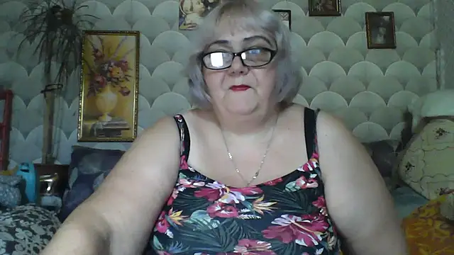 Snapshot of MarinaFarina53 chatting on June 2026 06:03:01 AM MarinaFarina53 online show from June 2026 06:03:01 AM