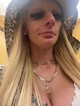 Snapshot of blonDDbombsheLL99 chatting on May 2026 03:04:02 AM blonDDbombsheLL99 online show from May 2026 03:04:02 AM
