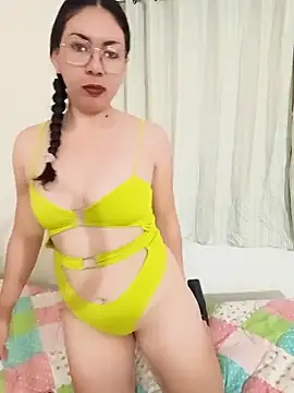 Mia essence online show from May 2026 02:48:01 PM