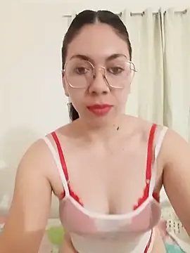 Mia essence online show from June 2026 01:45:02 PM