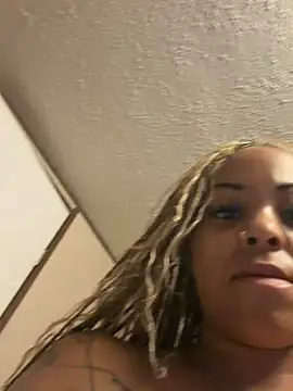 Snapshot of Missprettythang chatting on May 2026 05:21:02 PM Missprettythang online show from May 2026 05:21:02 PM