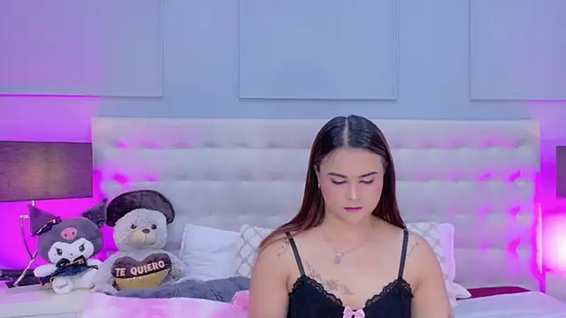 Snapshot of DulceeGarcia chatting on June 2026 03:50:02 AM DulceeGarcia online show from June 2026 03:50:02 AM