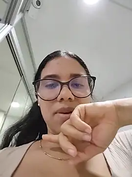 alanahot94 online show from June 2026 12:37:01 AM