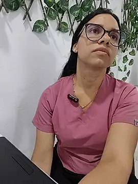 alanahot94 online show from June 2026 06:44:01 PM