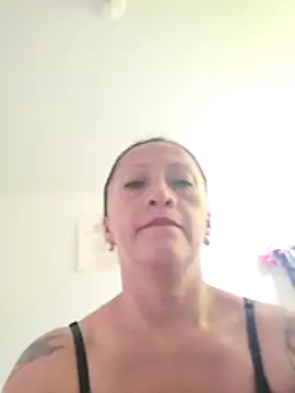 Snapshot of Vely_ chatting on June 2026 08:21:01 PM Vely online show from June 2026 08:21:01 PM