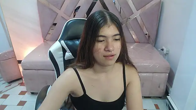 Snapshot of alesia_v_v chatting on June 2026 03:29:02 AM alesia v v online show from June 2026 03:29:02 AM