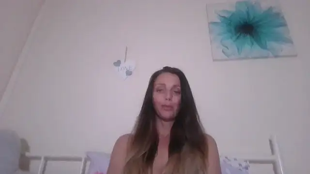 Snapshot of LouiseLovell chatting on June 2026 10:21:02 AM LouiseLovell online show from June 2026 10:21:02 AM