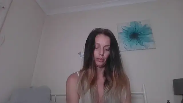 Snapshot of LouiseLovell chatting on June 2026 07:55:02 AM LouiseLovell online show from June 2026 07:55:02 AM
