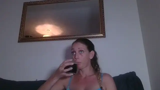 Snapshot of LouiseLovell chatting on July 2026 09:05:02 PM LouiseLovell online show from July 2026 09:05:02 PM