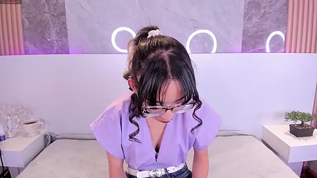 EmiliaBell  online show from June 2026 01:03:02 PM